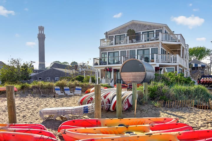 Beachfront Condo, Superb Location!