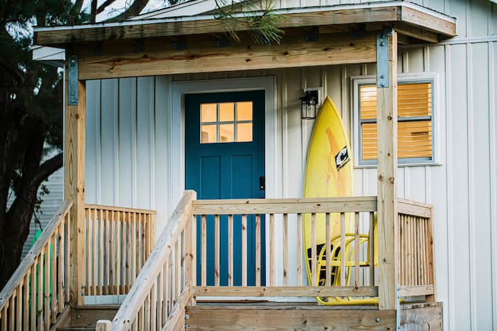 The Boardroom Surf House • Walk 2 Sound • King Bed