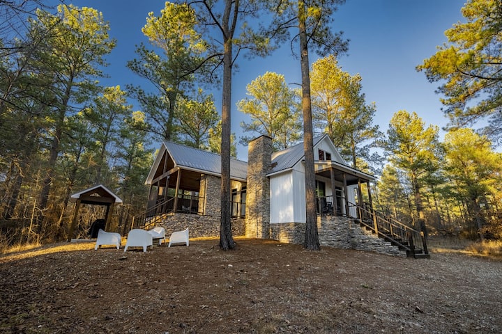 Lantern Hill, King Bed Suite, Hot Tub, Fire Pit