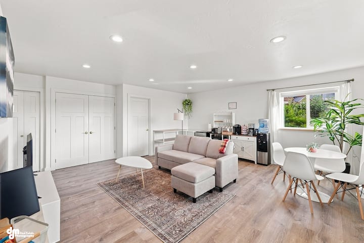 Kachemak Retreat | Spacious Private 2BR Suite