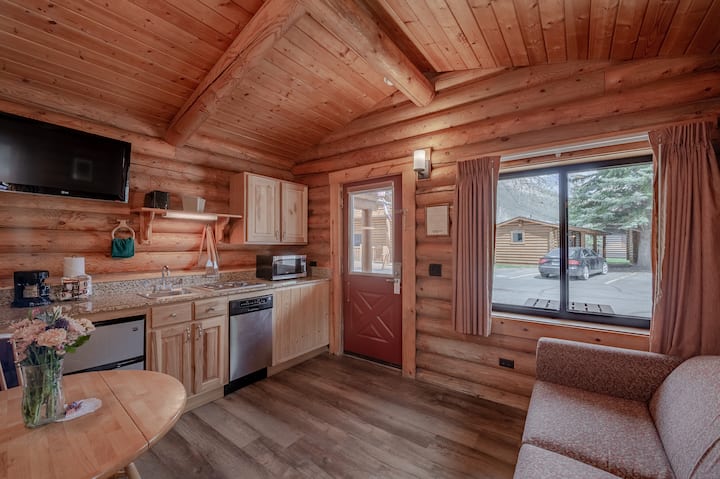 Double Queen Deluxe Log Cabin