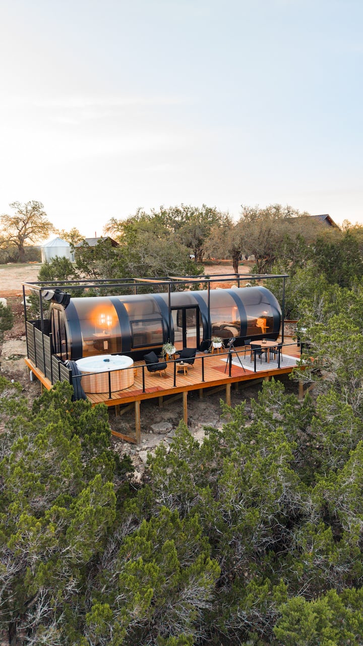 Stargazer Cabin: Telescope & Hill Country Views