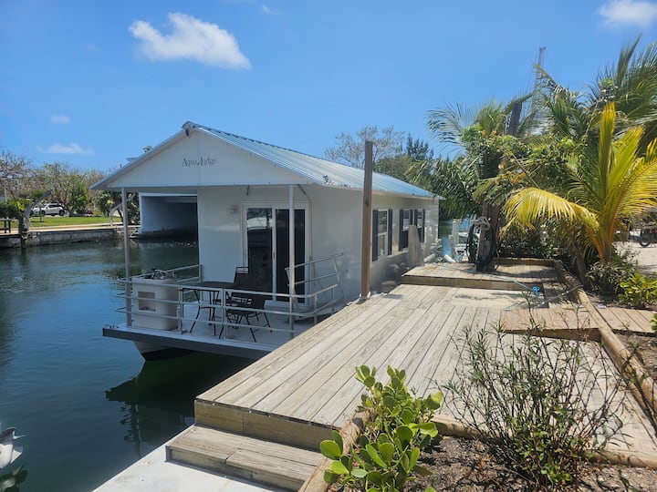 Tiny Home Aqua Lodges 2/1