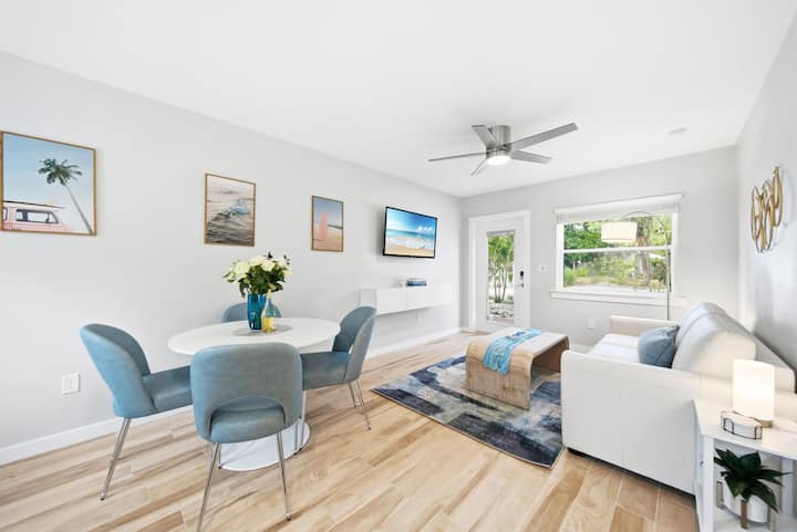 Heated Pool, Dock, Kayaks, 1-mile to Turtle Beach