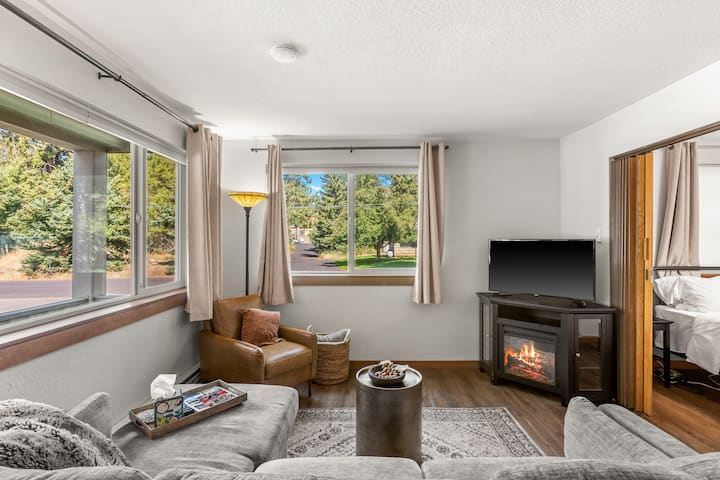 McCall Suite Spot: 1-bedroom with indoor fireplace