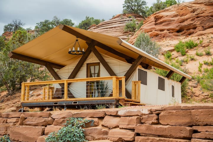 Cave Lakes Canvas Cabin Suite with Soaker tub #2