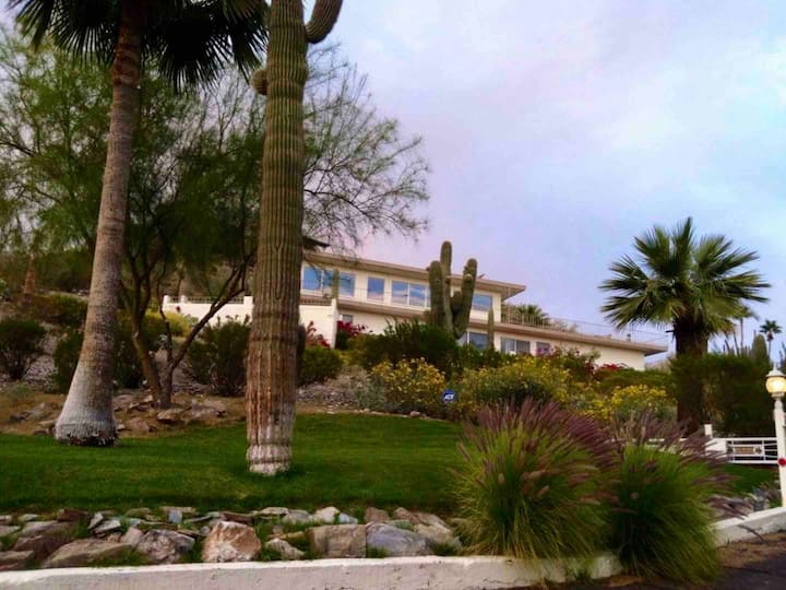 The ViewPointe! Mountain & Cityscape