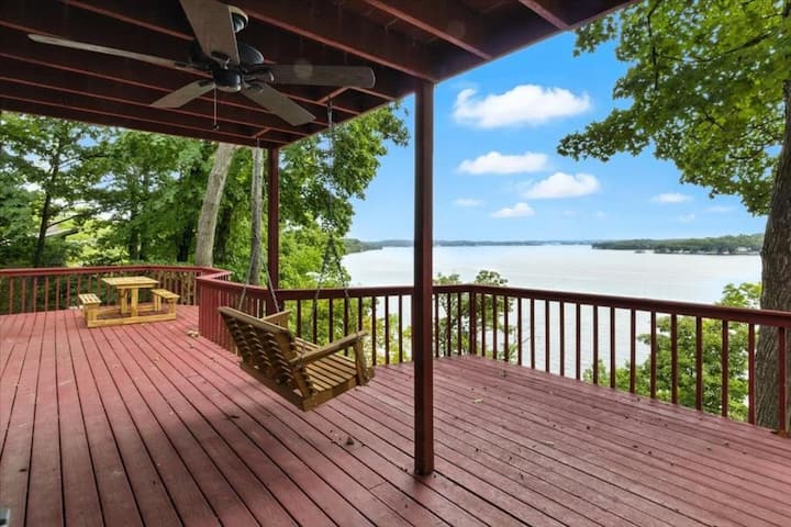 Hot Tub, baby! 3 bed 3 bath + breathtaking view!