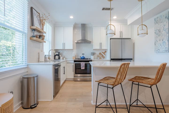 Light-Filled Savannah Retreat in Historic Savannah