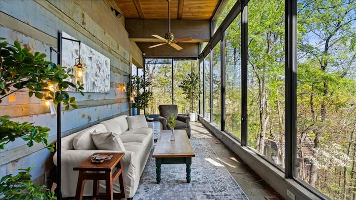 Sky-Filled Suite | Walk-In Shower | Free Breakfast