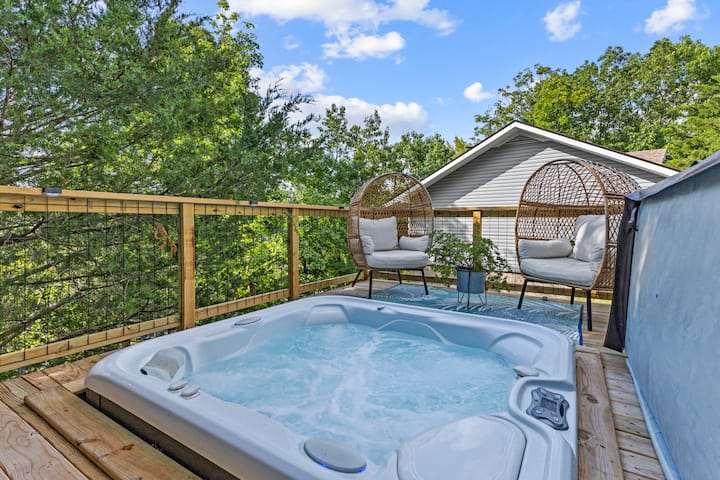 Private Hot Tub & King Suite @ Tan-Tar-A