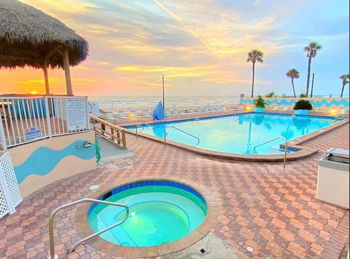 Ocean View & Tiki Bar in the Perfect Location!