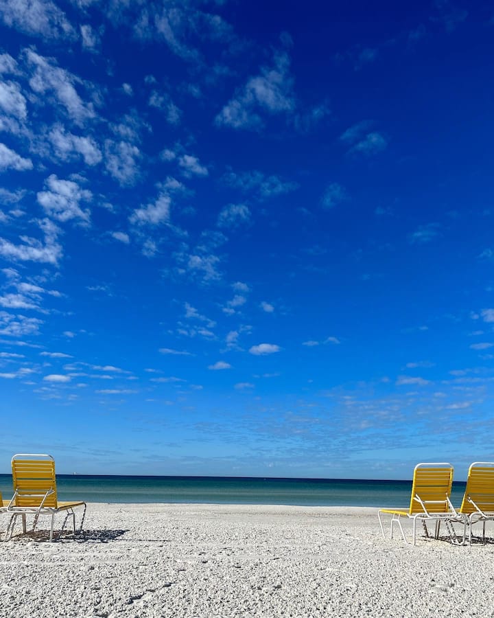 Cottage on Siesta Key
Beachside & Stunning sunsets