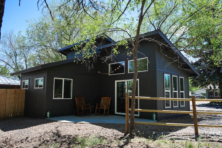 Flag-Town Mountain Villa