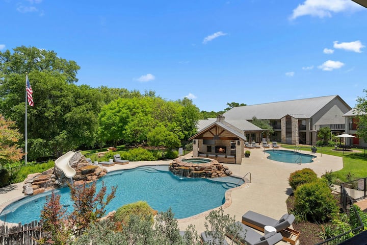 Fredericksburg Inn and Suites