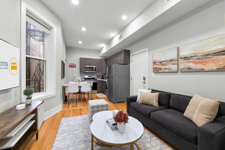 Beautiful Remodel in Sought After Wrigleyville