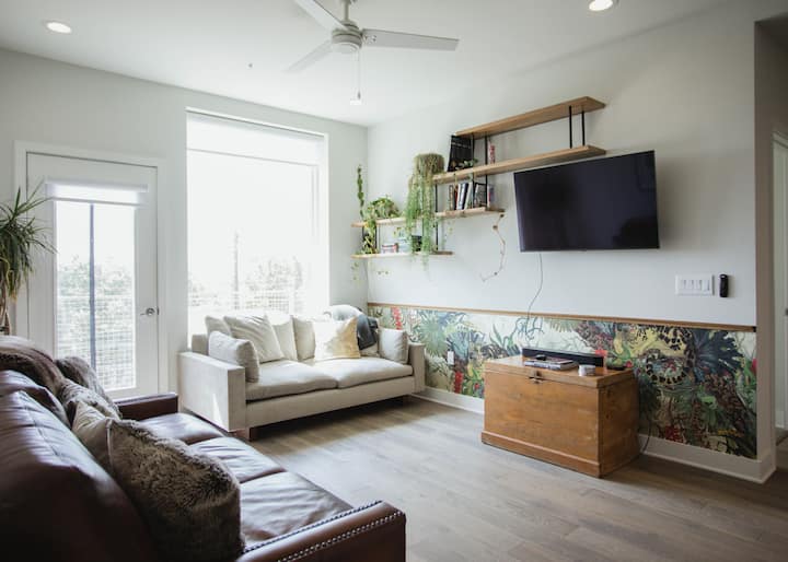 Top Floor East Austin Retreat Near Downtown