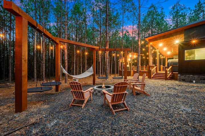 Sauna, Hot Tub, Fire Pit, Pets, EV Plug, Secluded