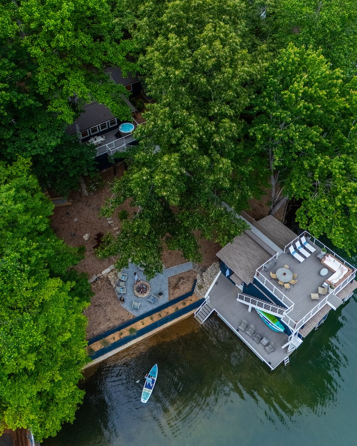 Pet-Friendly Lake House | Hot Tub, Sauna & Kayaks