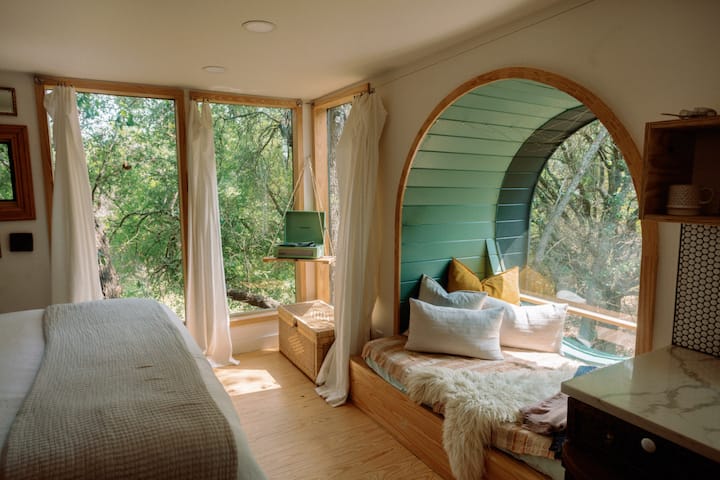 Leaf Treehouse at The Meadow