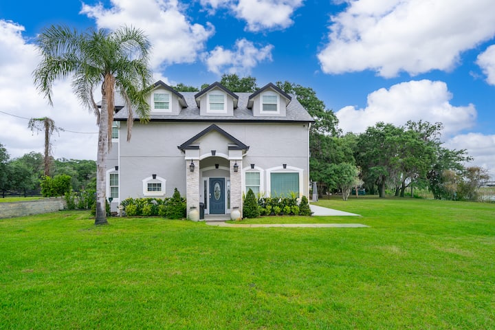 Private Ranch Style Home on Lake