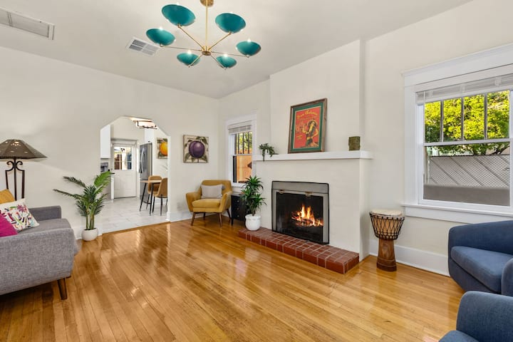 Renovated Inviting 2 Bedroom Home Near UofA Epic