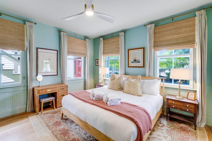 Walk to King | Free Parking | 2BR/2BA | Spacious