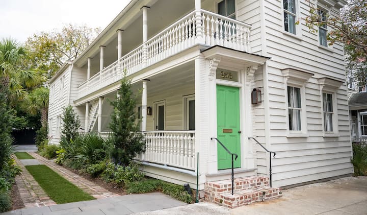 The Swan House | Charleston 3 Bedroom/2 Bathroom!