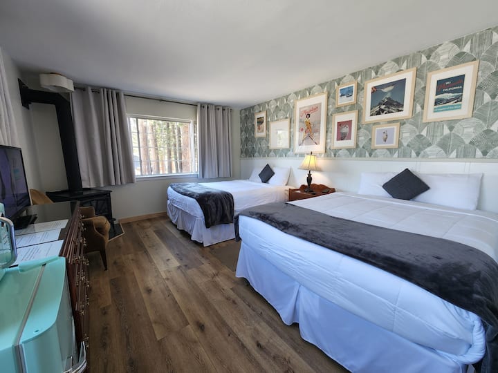 Downtown+Hot Breakfast+great location+Pets OK