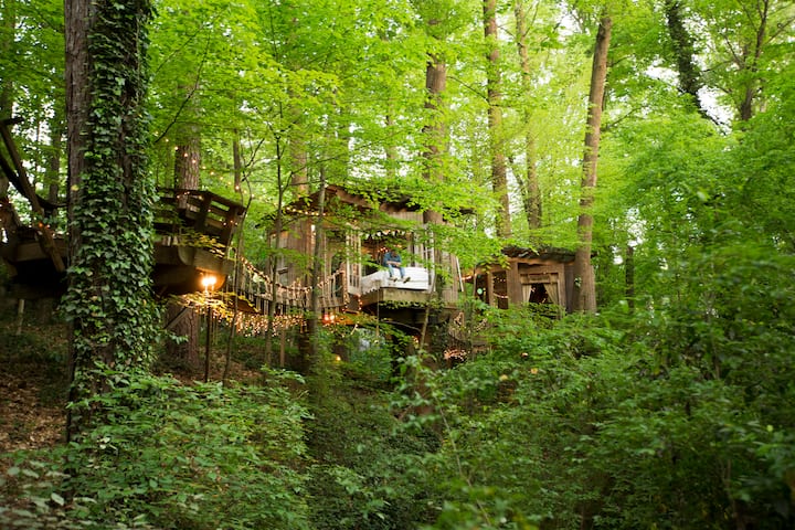Atlanta's World Famous Treehouse in Seven Trees