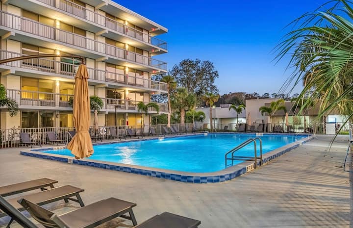 10 Min to Disney World| Resort Pool & Free Parking