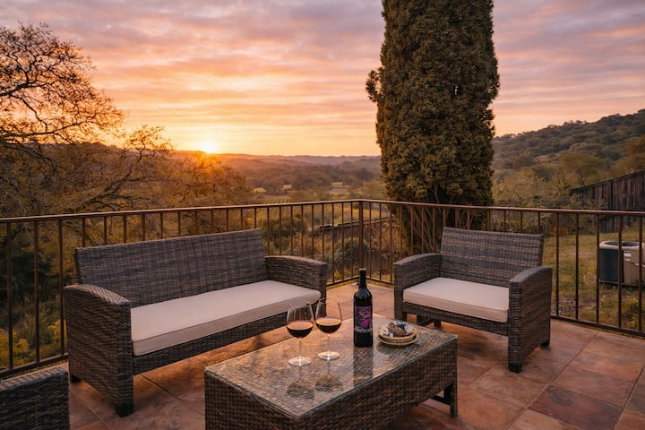 Vineyard View Retreat • Fire Pit • Wine Perks