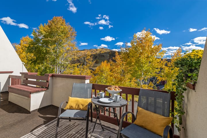 Iconic Steamboat Views from Hillside Retreat