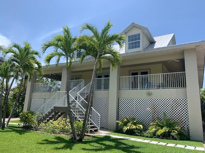 Private & Spacious Studio 1 mile fr 5th Ave w/Pool