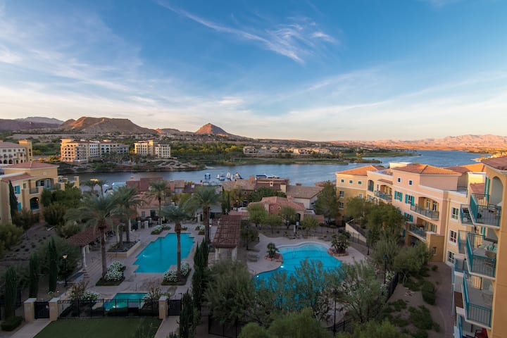 View with the....Wow Factor.....top floor condo