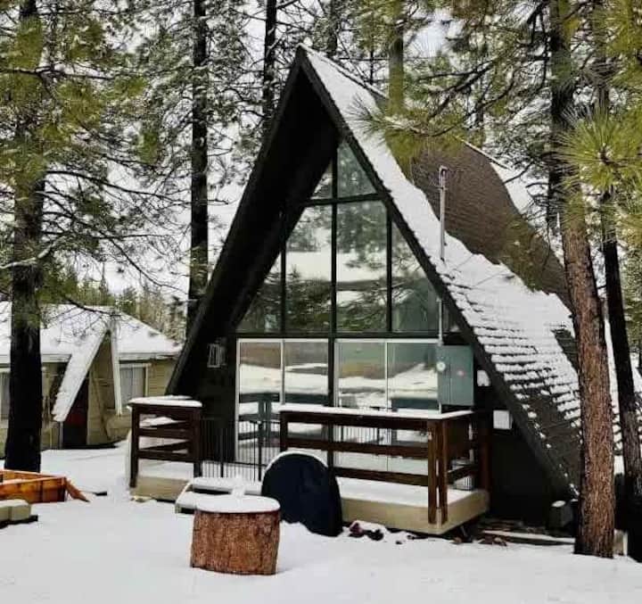 The Highpoint A-Frame | Walkable | BBQ | Max 4