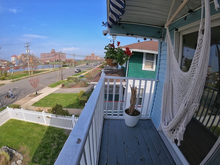 Peewees Beach House - 2 bedroom, 1 Bathroom