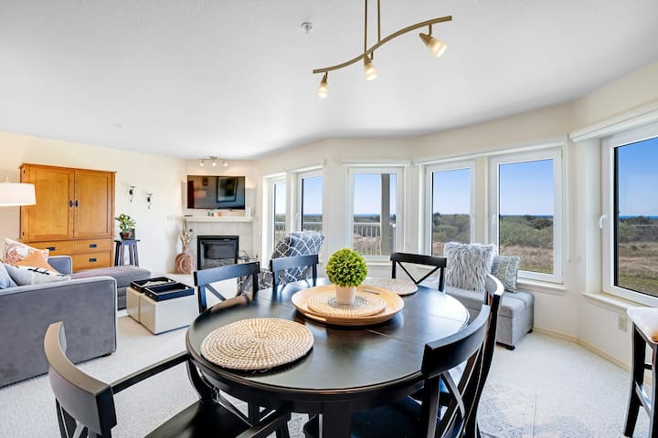 Sunny 1BR Oceanfront | Elevator | Fireplace