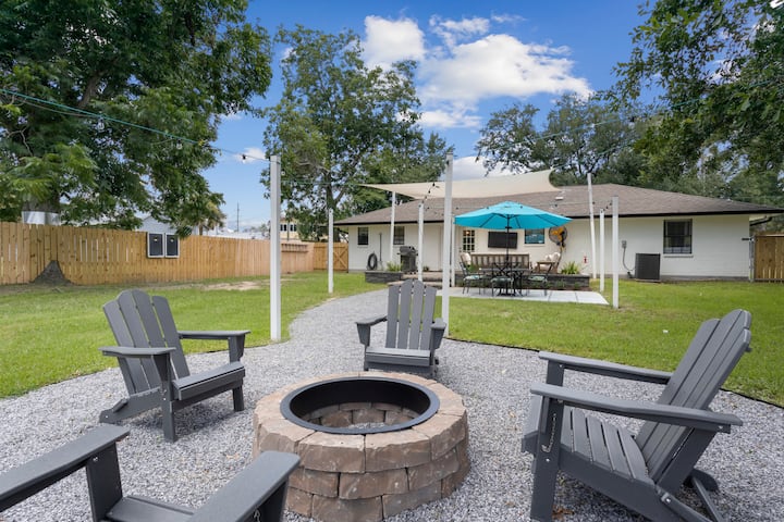 Oak Coastal Retreat! Fire Pit! Golf Cart Included!