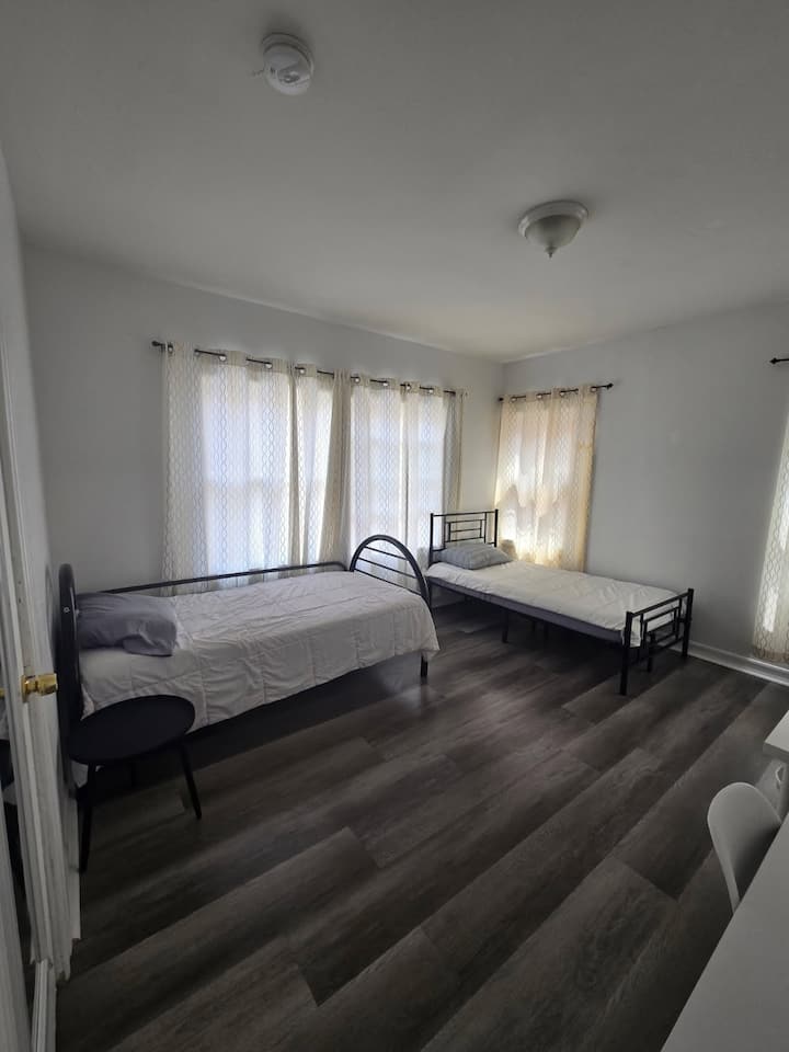 Splendid room for 2 in mid wilshire LA pvt bath