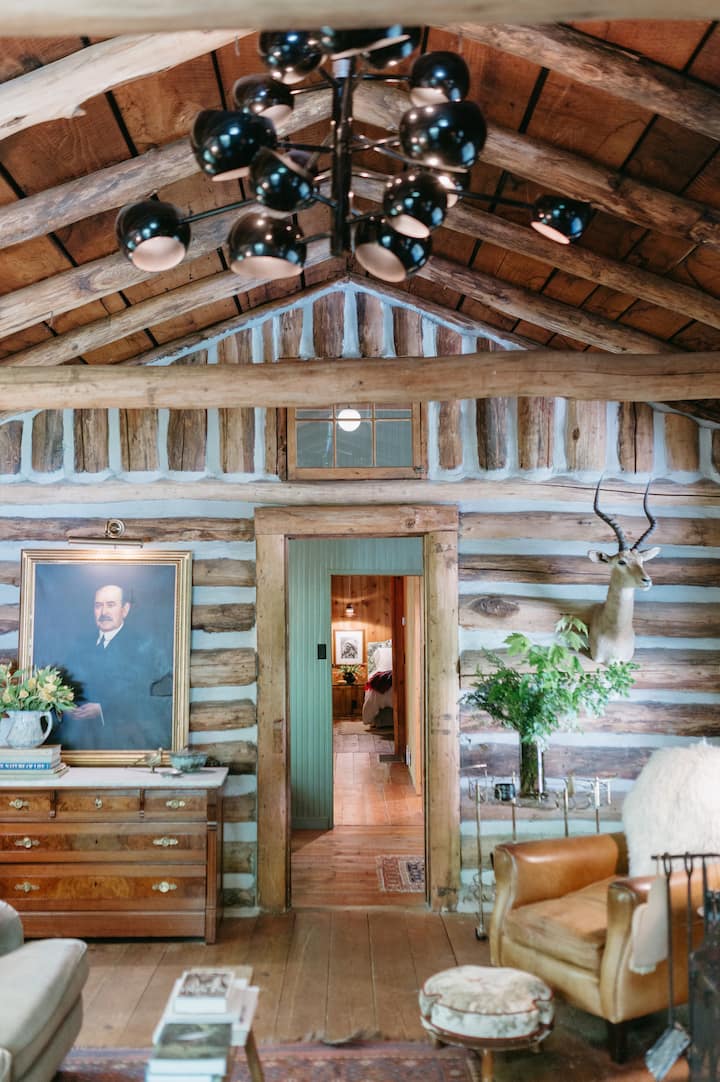 Luxury Log Cabin • Hot Tub • 7 min to Highlands