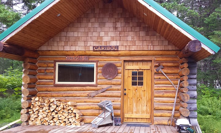 Quiet and Private Cabin (Caribou Cabin)
