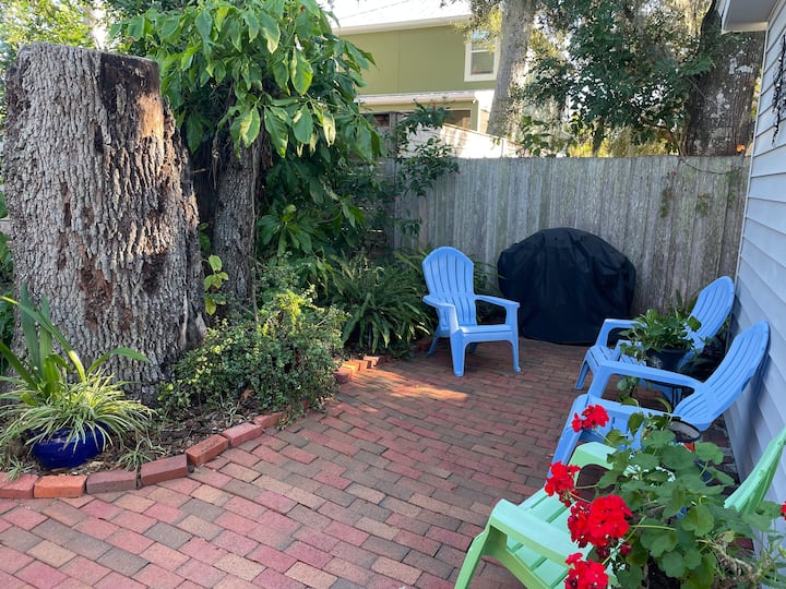 Adorable studio close to Siesta beach!