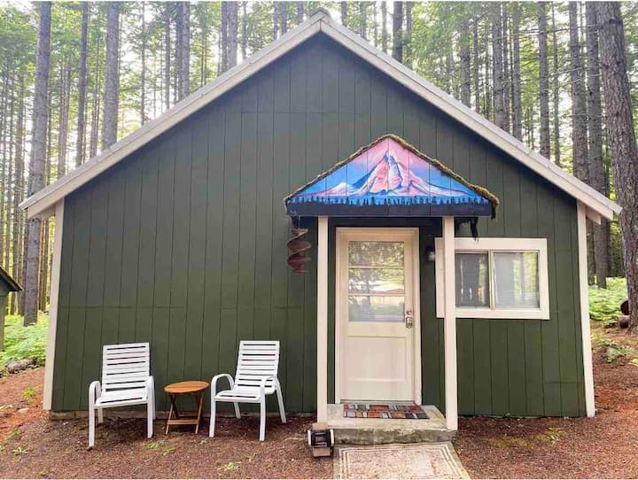 Cozy Cottage In The Woods