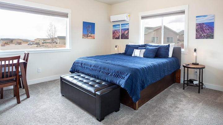 Blue Haven - King bed, in-room bathroom