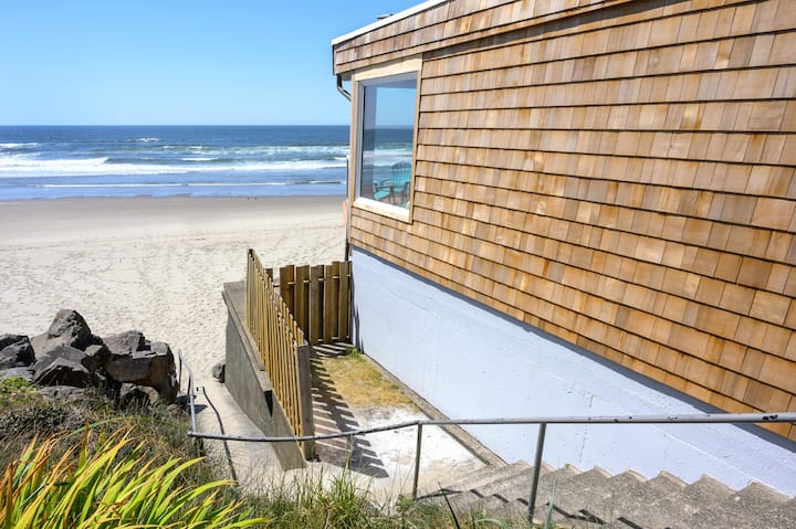 Ocean Jewel Studio with Hot Tub & Fireplace