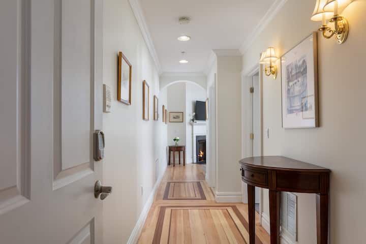 Boutique Hotel Suite in Downtown Newport