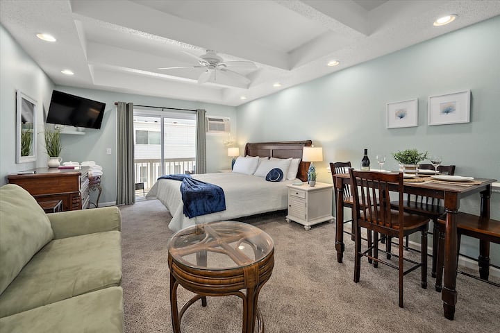 Studio Condo Steps to the Beach