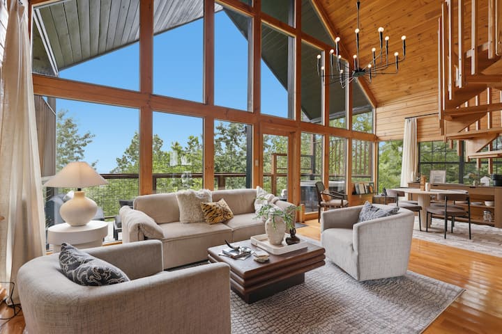 Modern-Luxe for 2/Sunset Renewal & Wellness Loft!