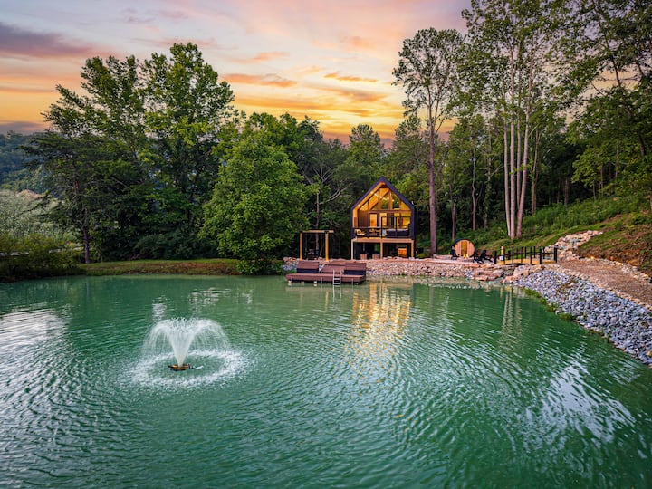 Fall Specials | Private Pond | Hot Tub | Sauna 
